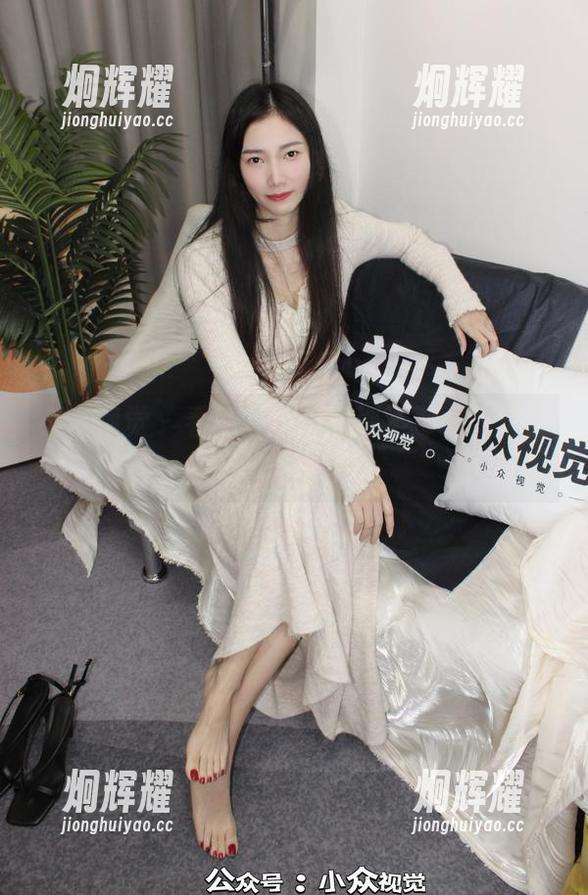 小众视觉 - 看！兰兰和她那不那么好驾驭的高跟鞋