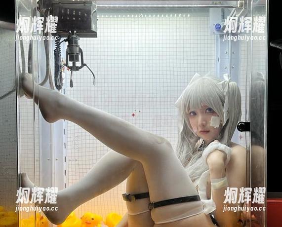 倒是期待了一阵！小和甜酒的新图册，蓝色小狗的样子太迷离了，像幻影。