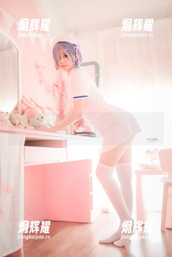 小野妹子w的瑜伽写真，看完我也想试试这神奇的姿势