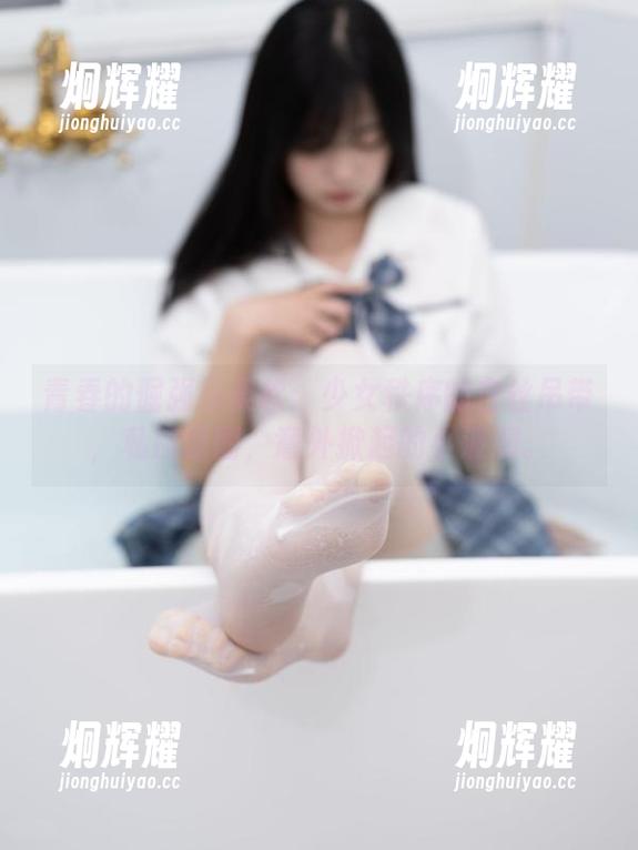 少女秩序 青春的倔强与柔软:少女秩序的白丝吊带,私房原图,意外掀起的小波澜。