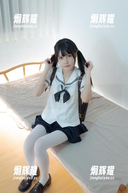 少女秩序图库：白丝休闲短裤，分分钟让你想起那青涩又欢乐的青春岁月！