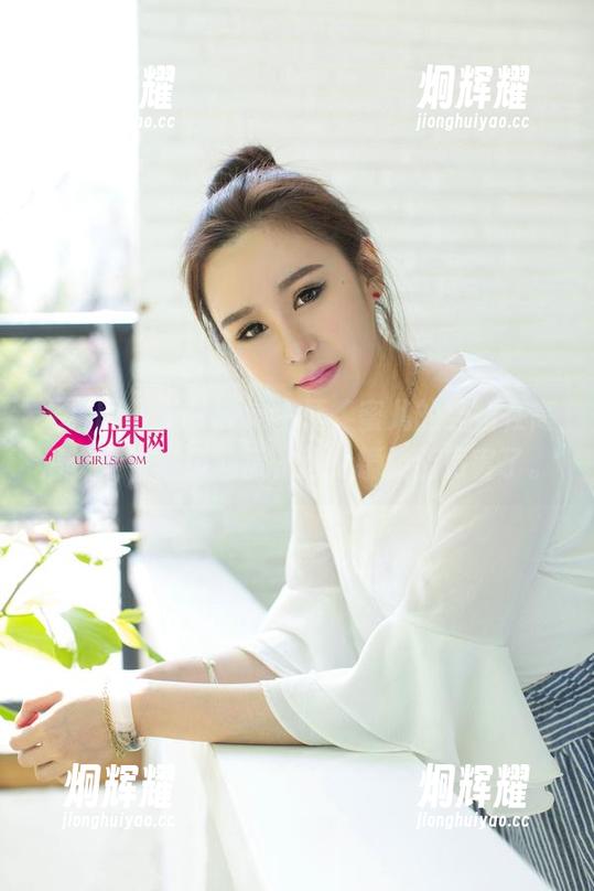尤果网 - 三秒钟定生死，蜜儿的红裙在高清资源中逆风翻盘，这抢镜技能厉害了。