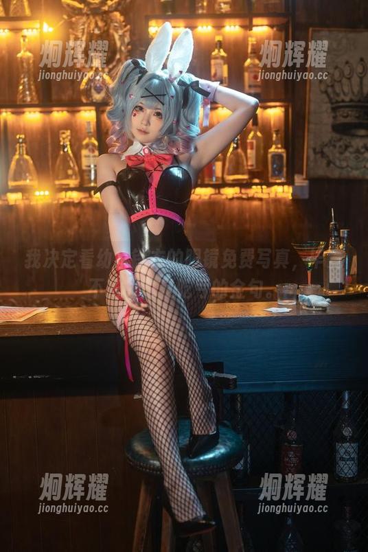我决定看幼水铃衣的眼镜免费写真，毕竟不花钱总是吃亏的金句。
