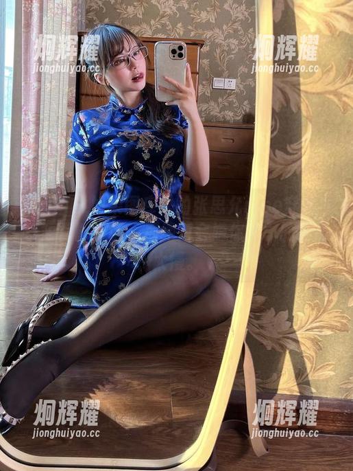 微密圈 - 如果图库里的张思允nice穿的牛仔短裤能说话，那绝对会嫌你分享的速度太慢。