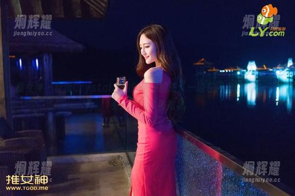 推女神 - 梓萱Crystal和她的独家旅拍：一边在网盘转悠，一边引发我的审美危机