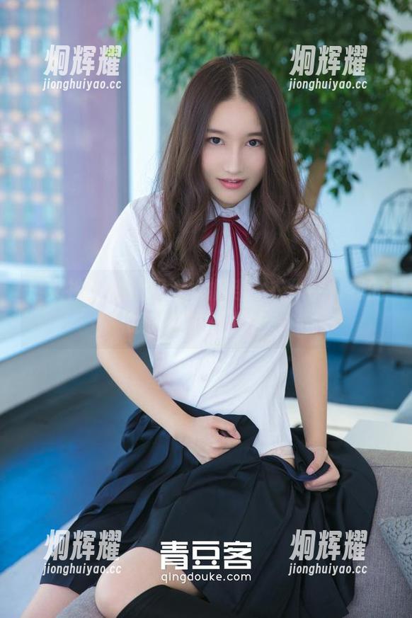 推女神 - 看欧阳妮娜娜连体衣作品，我的眼睛都在开小差。