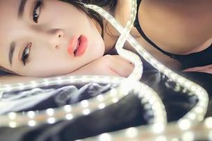 推女神 – 浴室美图精选，让我直呼自愧不如，莫雅淇的每一页都让人想要朝九晚五都泡在水里。