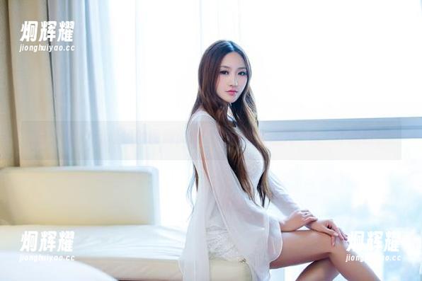 推女郎 - Yu佳妮的图册：她的自拍真是让人“赞”不绝口。
