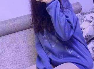 微密圈 – 资源看这里！提袜少女的毛衣秀，让高清带你嗨翻全场！