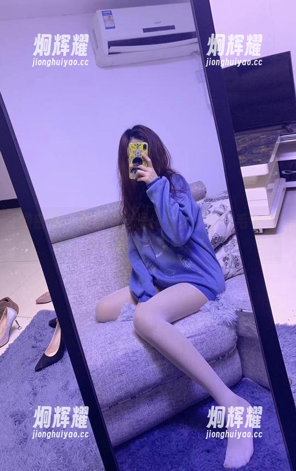 微密圈 - 资源看这里！提袜少女的毛衣秀，让高清带你嗨翻全场！