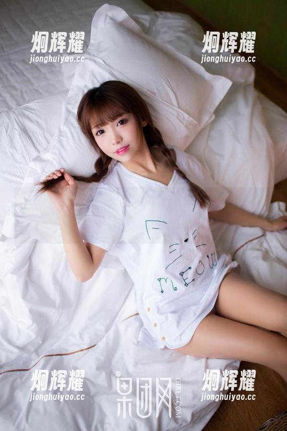 果团网 - 尹意纯眼镜高清图集，不小心又让我想到了‘擦镜子的正确姿势’！