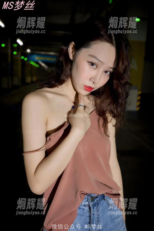 梦丝女神 - 你见过乔儿的全套体操服吗？下载前先深呼吸！