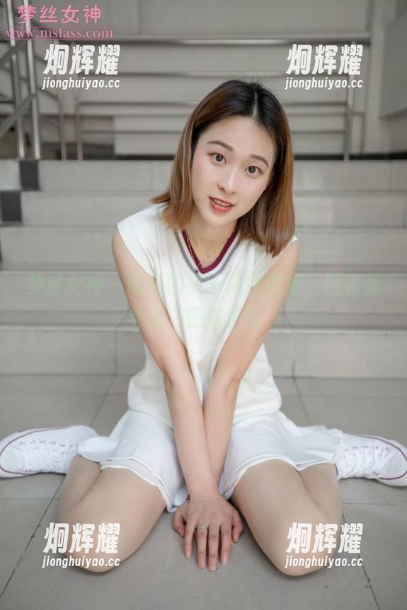 梦丝女神 - 晓晓的袜子薄得像纸，图包里全是“轻描淡写”