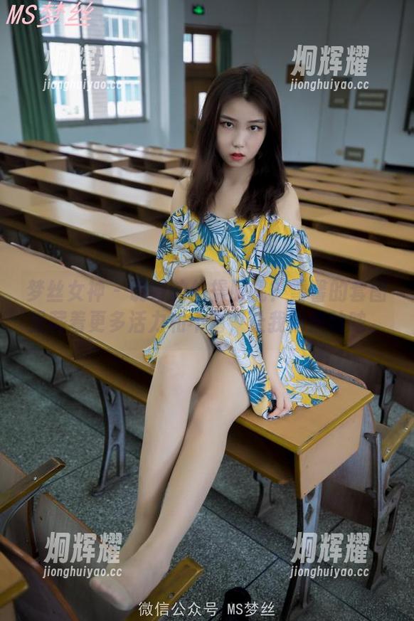 梦丝女神 - 说好的体操服呢？雪馨的套图里藏着更多活力和不羁，让我悄悄咕哝。