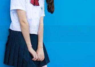 森萝财团写真：桶装水和女神的小互动