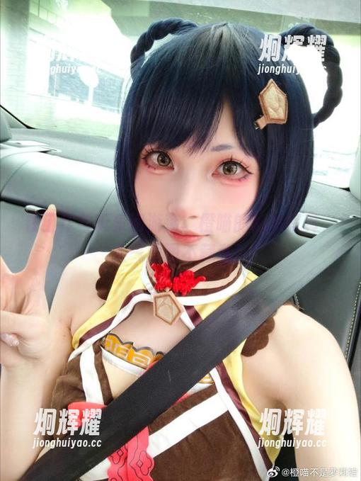 橙喵 在工作与玩乐间游荡:橙喵的秘书写真,人气原图不藏私!