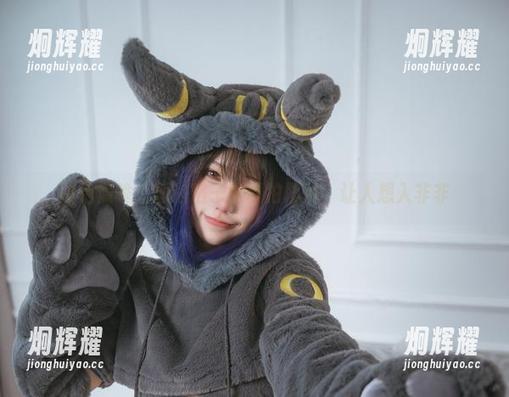 白色隐喻：狐洛洛子的私拍图片，让人想入非非