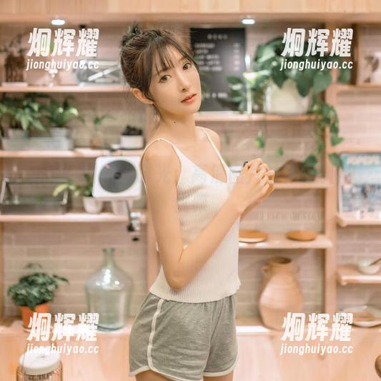 王羽杉的内衣时光：高清图片让人意外的优雅