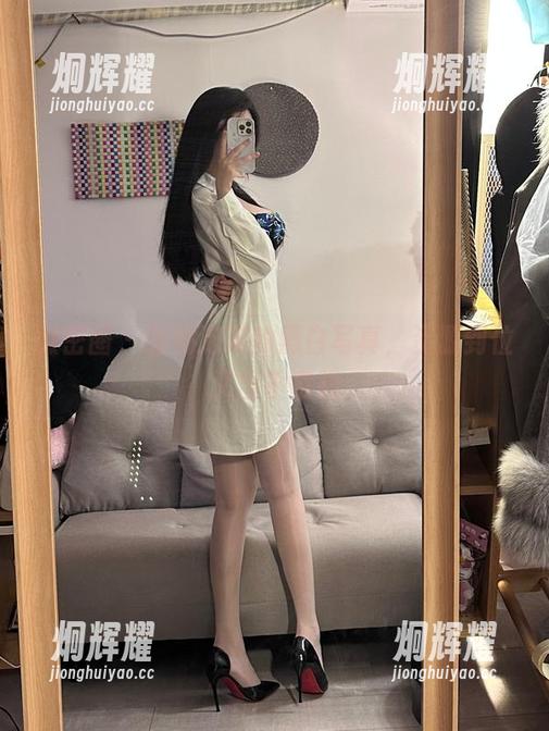 微密圈 - 玫桃泡芙的黑白写真，资源到位又出乎意料