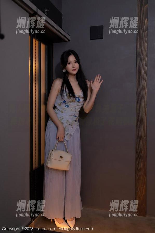 秀人网 - 作品中的Mieko林美惠子，纯白释放着的小魔力，资源像极了花瓣飘落。