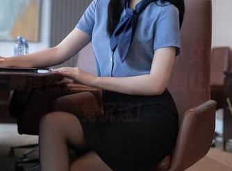 秀人网 – 看！Yomi悠蜜的小女仆写真就像是一颗浑然天成的糖，甜到让我不知不觉沉迷！