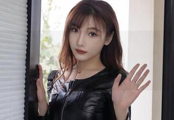 秀人网 – 圣诞装饰与伍晓丽Shirley的写真，套图中的奇遇！