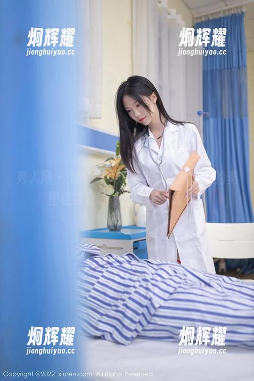 秀人网 - 刘婷婷牛仔裤自带喜感，私拍美图让我直呼“这才是生活！”