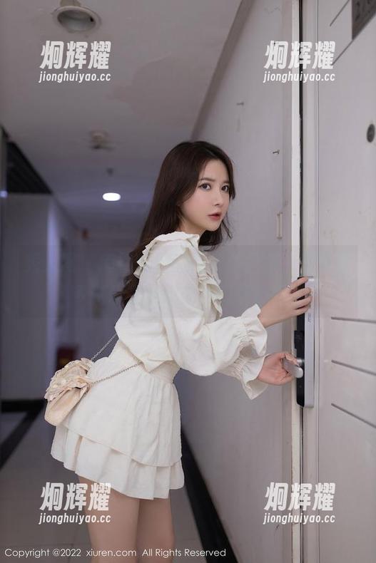 秀人网 - 南初妹妹的婚纱作品集，究竟有多少公主梦想在悄悄绽放呢？