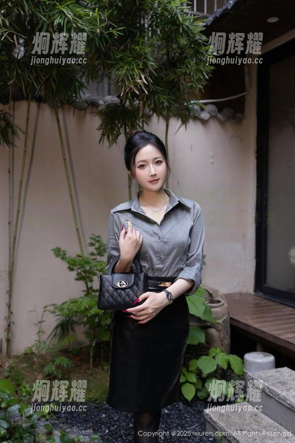 秀人网 - 大美媚京带来的灰丝高清合集：不看你会后悔，尤其是裤子可能会意外失踪！