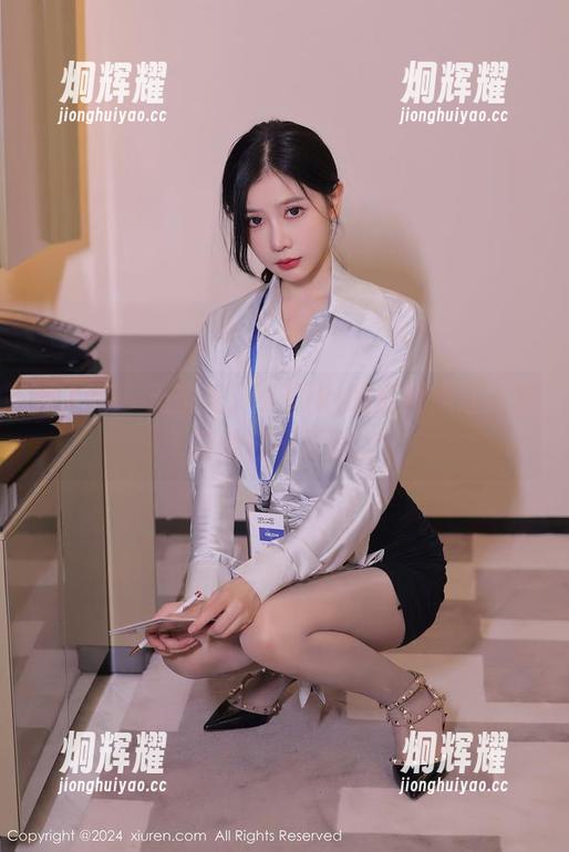 秀人网 - 无圣光，小Kiki的白裙照让人痛苦地移不开眼。