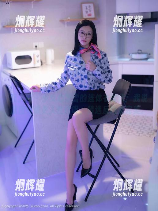 秀人网 - 少女心雪雪的连体衣时代：我说原图好像更人性化呢，精选反而太完美。