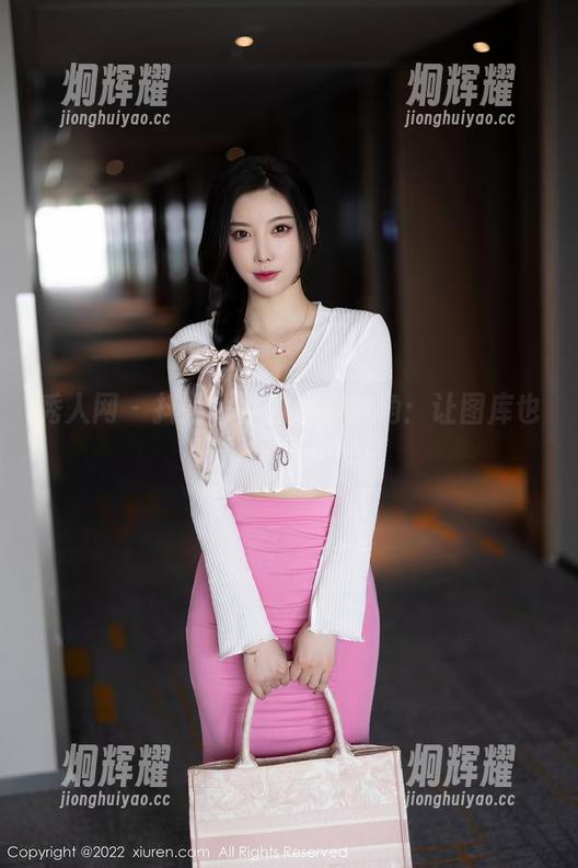 秀人网 - 抖娘利世的透明视角：让图库也变得清澈见底！