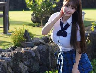 秀人网 – 最新图包已解锁，梦娜Vanessa学妹的目光，认真像一名“学霸”！