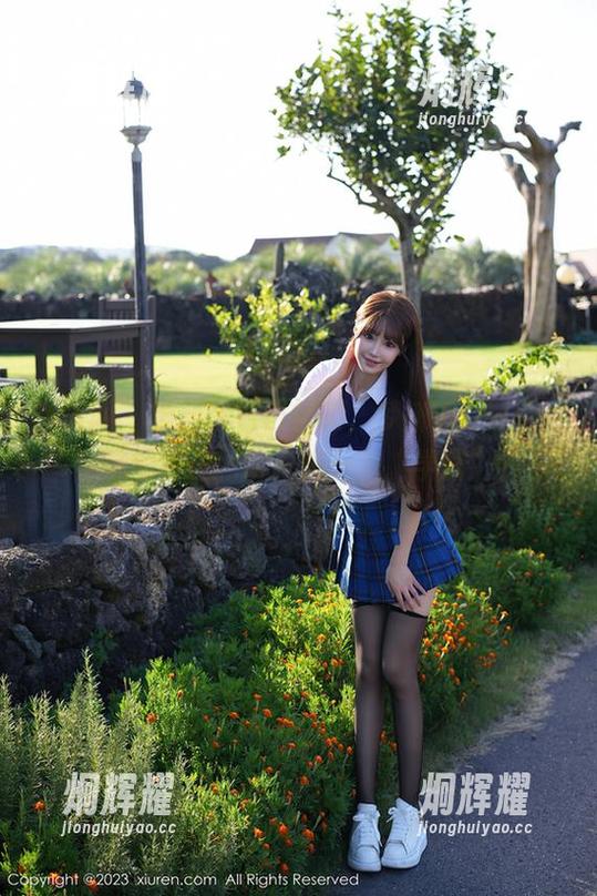 秀人网 - 最新图包已解锁，梦娜Vanessa学妹的目光，认真像一名“学霸”！