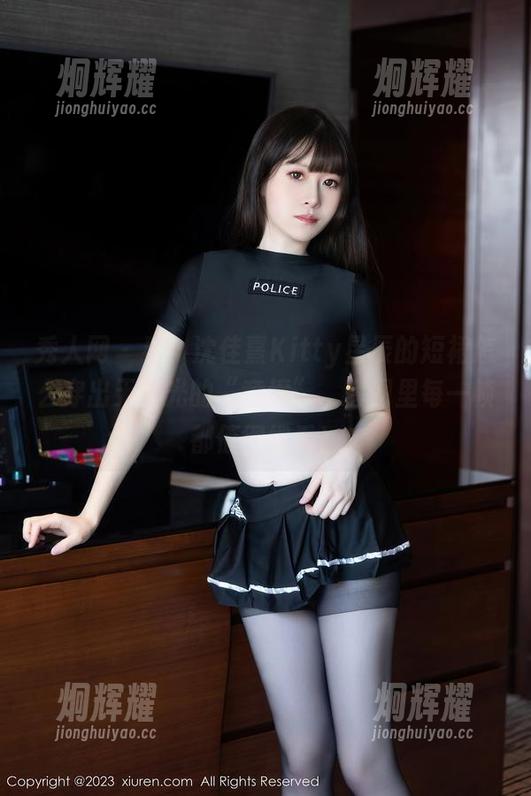 秀人网 - 看！沈佳熹Kitty星辰的短裙怎么穿出无圣光的“意境”，套图里每一帧都值得细看！
