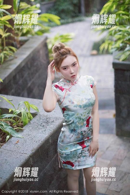秀人网 - 原图中的王雅姗，什么JK稀奇古怪的私拍都能引发联想！