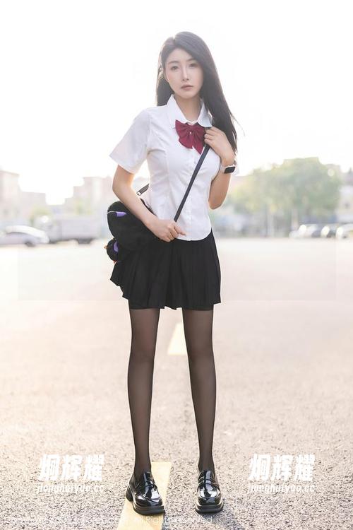 秀人网 - 福利福利，每次看到陈雅漫VICKY的制服，图片都让人想着要给个好评