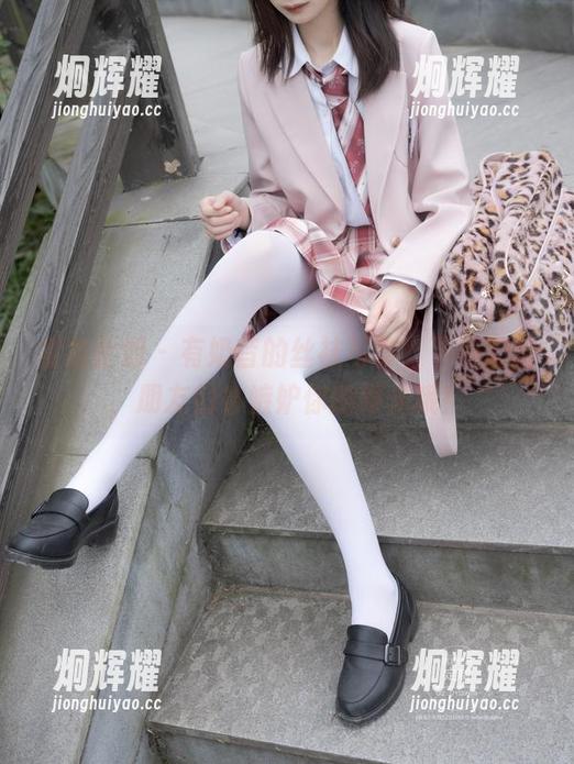 紧急企划 - 有奶昔的丝袜写真，下载的话，朋友们会嫉妒你的眼光哦！