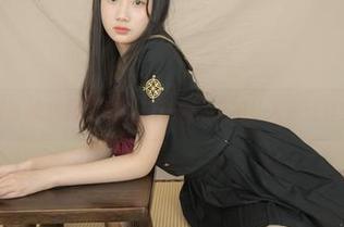 紧急企划 – 没想到见希w的肉丝ol私拍让人像在食堂摸鱼！