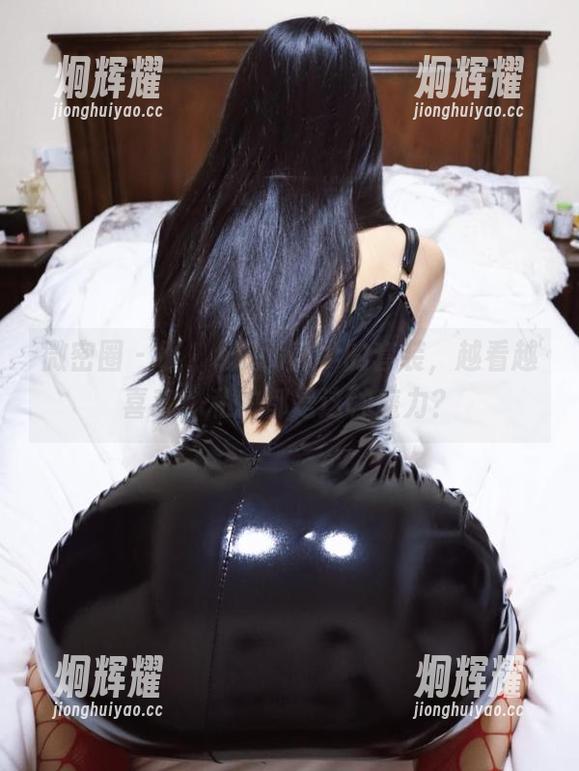 微密圈 - 唉，纪念小小v的套装，越看越喜欢，私拍都是这种魔力？
