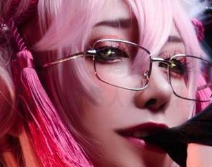 翎柒菜菜的暗黑护士造型，一张无圣光的美图，果然人人皆醉。