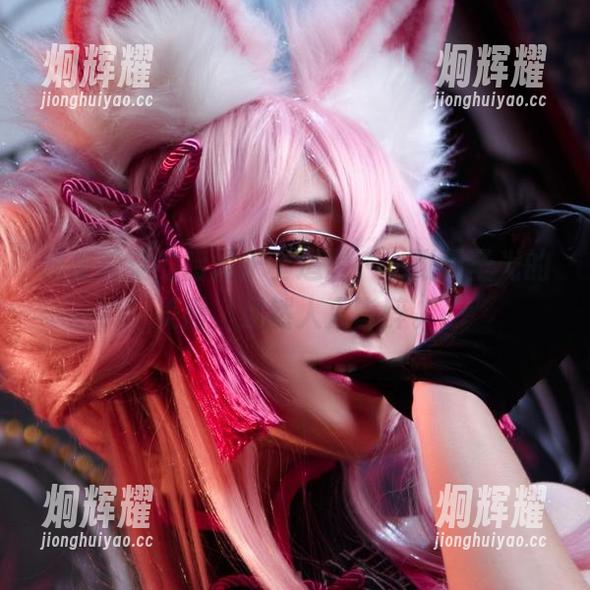 翎柒菜菜 翎柒菜菜的暗黑护士造型,一张无圣光的美图,果然人人皆醉。