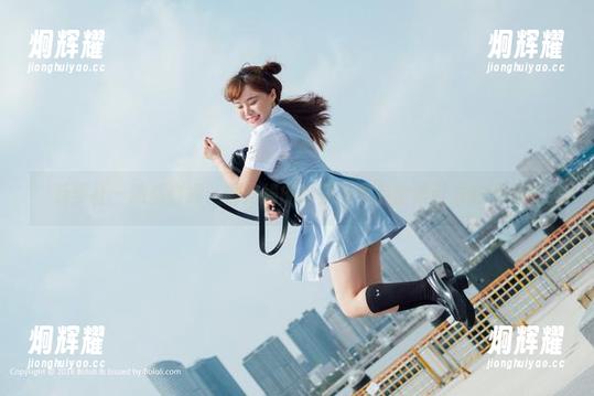 菠萝社 - 悠然自得：柳侑绮的比基尼作品全集引发的小骚动