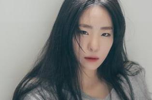 菠萝社 – 最新原图，猫九酱Sakura在高跟鞋里的优雅，比走路还需要勇气。