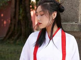 蜜桃社 – 下载初月的白丝工作，不断制霸你的频道！