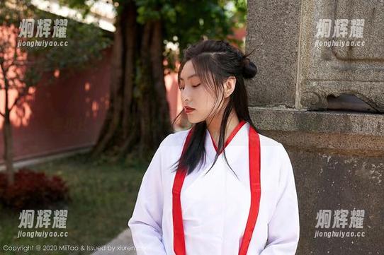 蜜桃社 - 下载初月的白丝工作，不断制霸你的频道！
