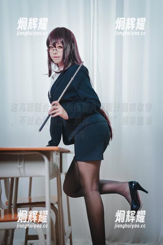 这高跟鞋合集，前面那几双蜜汁猫裘敢穿，不过心理默念“别摔，别摔”频率逐渐提高。