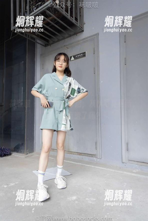 袜啵啵 - 糯米再出奇招，灰丝写真更新，你心里有谱了吗？