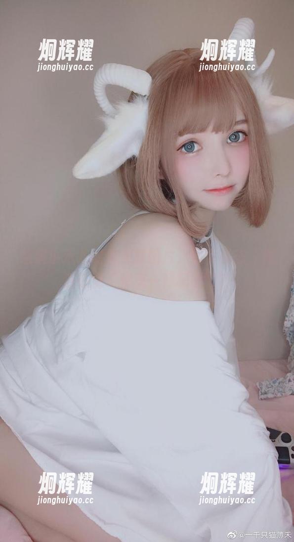 超级小禾儿的兔女郎图片，那个姿态，似乎在说“快来一起玩吧”？