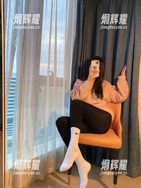 微密圈 - 大家快来看！软妹小九九最新分享的肉丝玉足，弹幕都要开锅了！